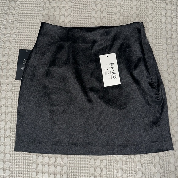 NA-KD Fitted High Waist Mini Satin Skirt - Picture 7 of 9